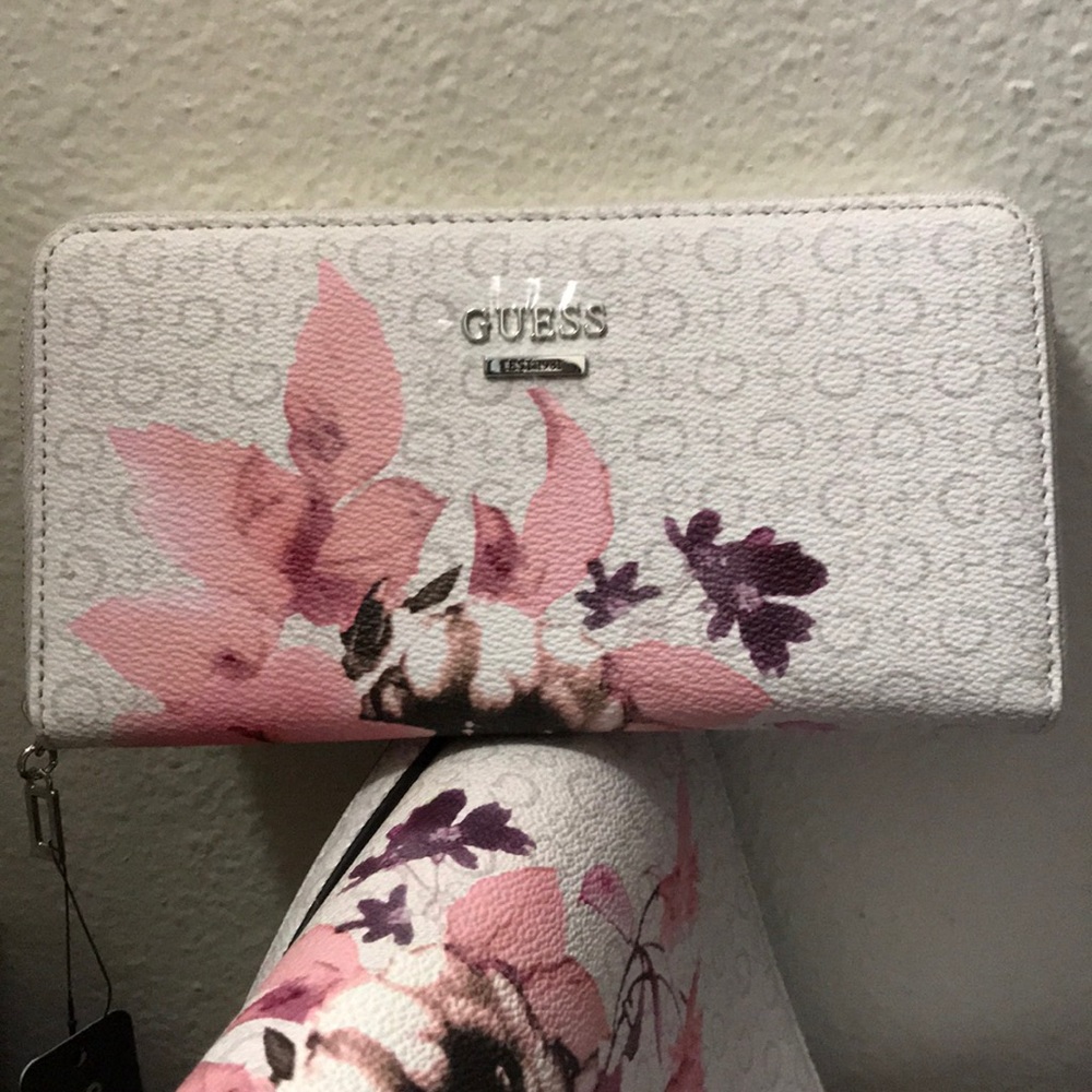 GUESS - Ashville zippered wallet - Brand New